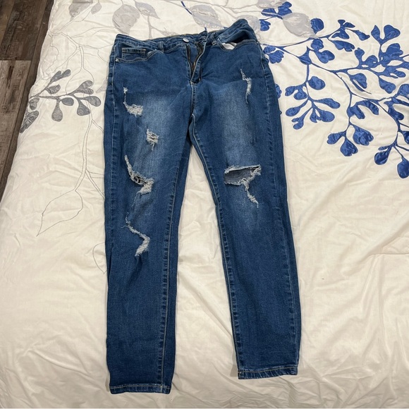 Distressed jeans - Picture 1 of 2